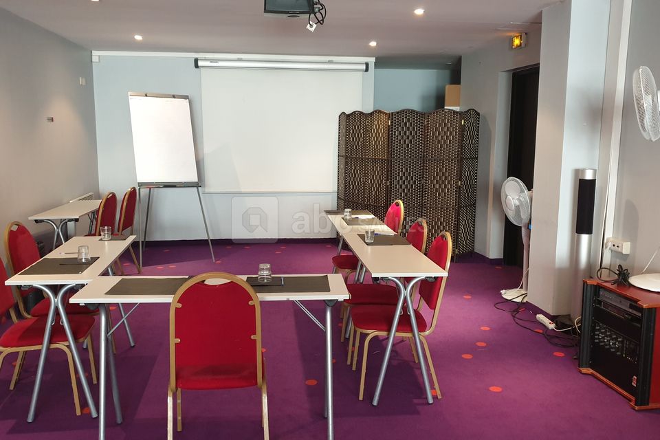 SALLE HERMES EN U