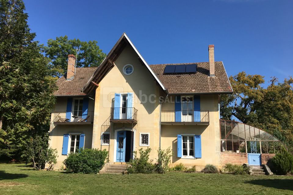 Baccara Lodge