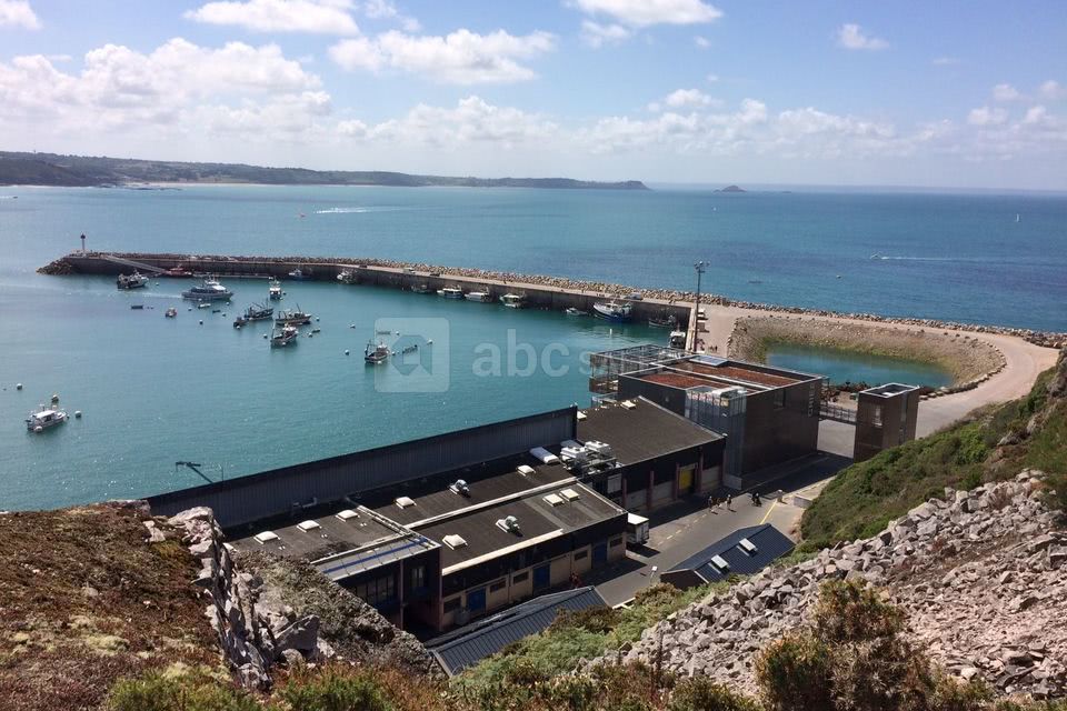 Vue de la salle depuis la falaise