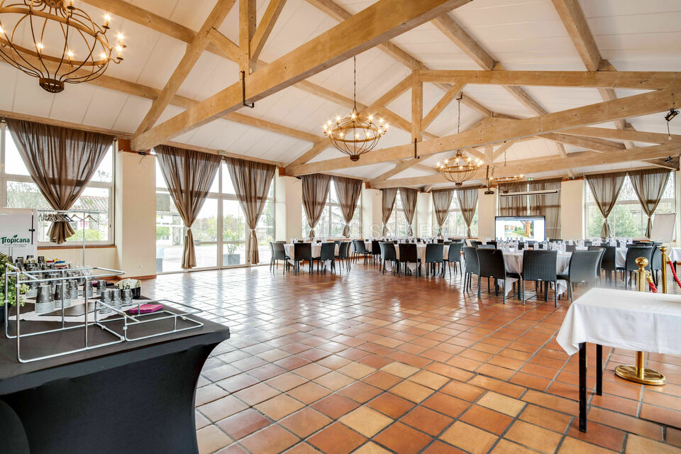 SALLE DES LUSTRES