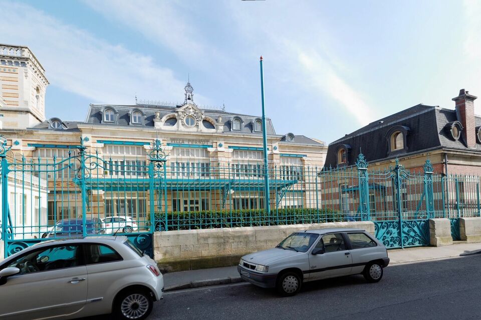 LA VILLA PERNOT