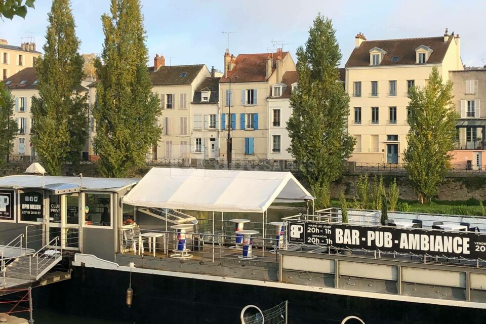 Péniche BPM Melun Quai de Seine