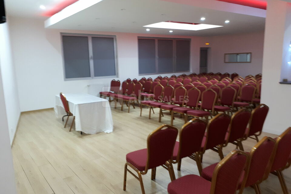En conférence