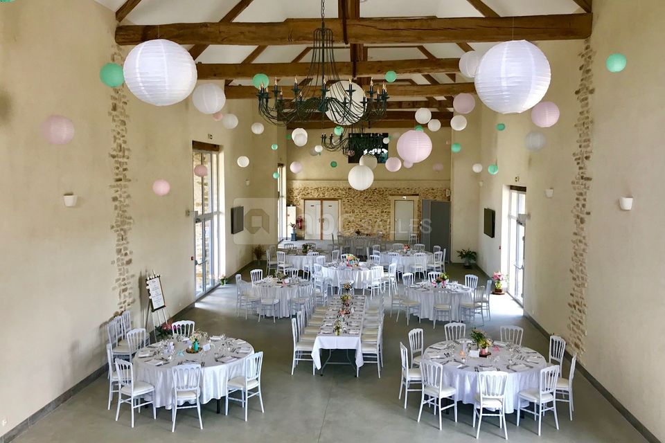 Salle avec lampions