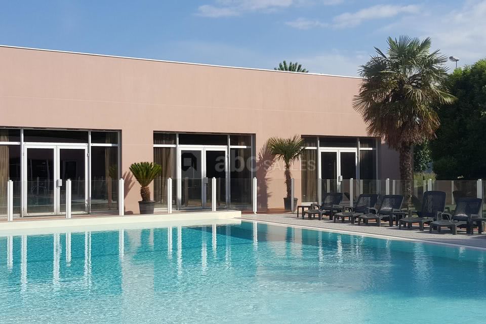 Terrasse en bord de piscine