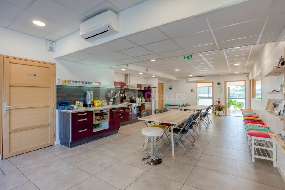 Cuisine aménagée pièce de vie 80 m2