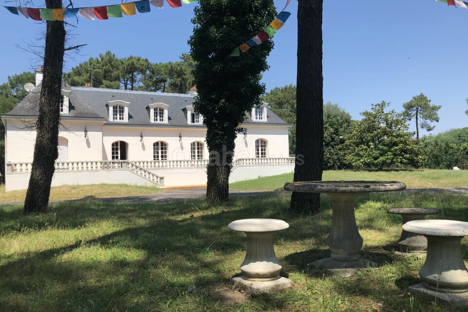 Le Campus depuis le parc