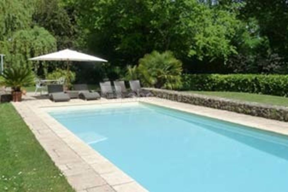 Parc et piscine