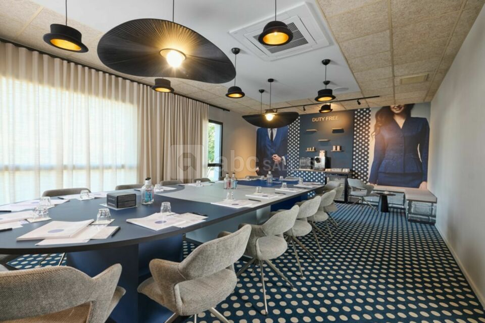 Salon first 45m²