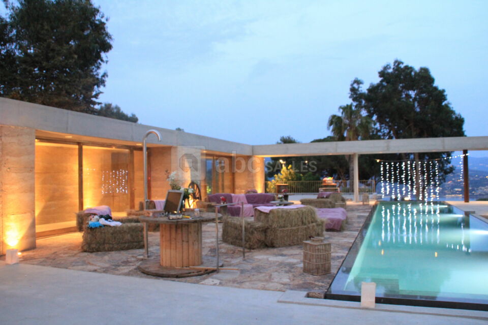 Terrasse en Pierre / Solarium