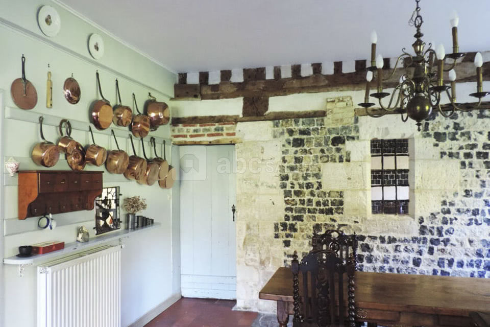 Cuisine décorée de cuivre