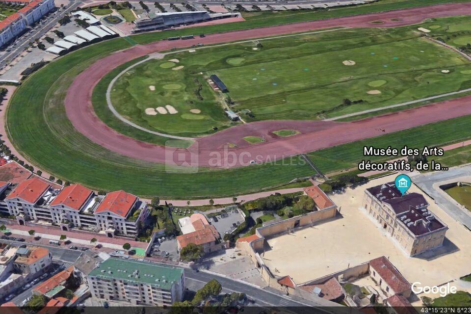 Vue sur le golf et l’hippodrome