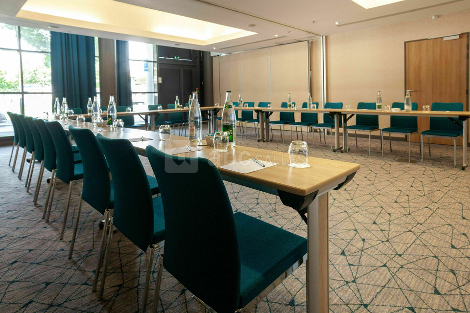 Salle de réunion en U