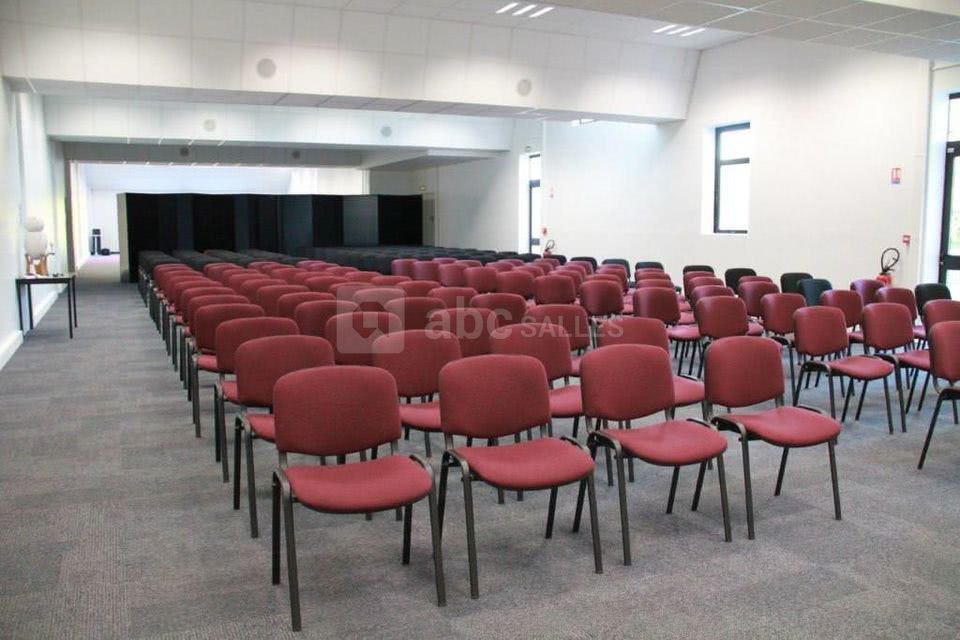Salle 200 m² mode conférence