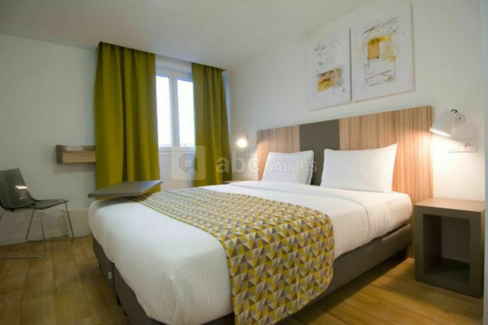Lodge In Paris