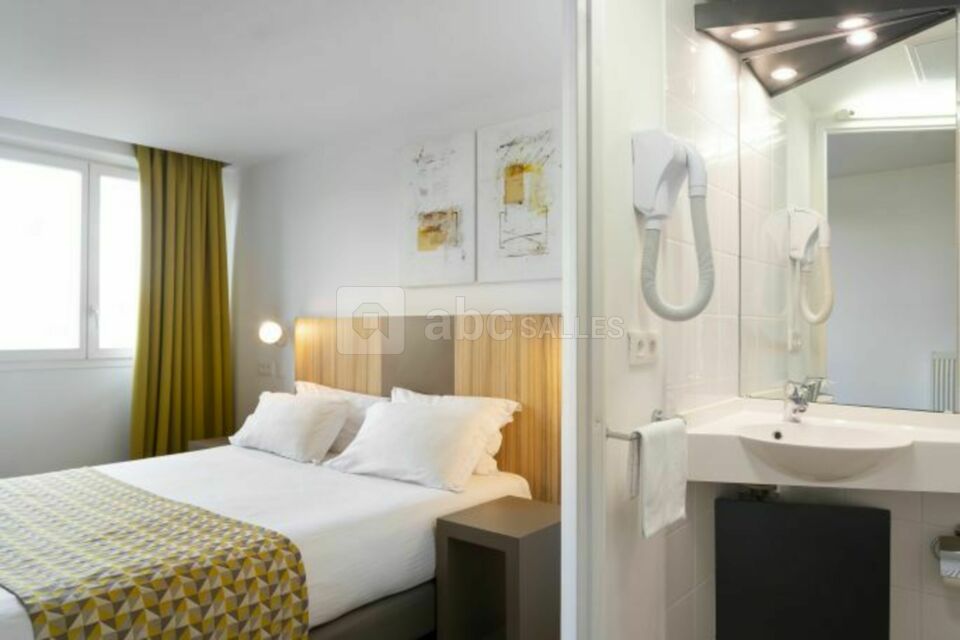 Lodge In Paris