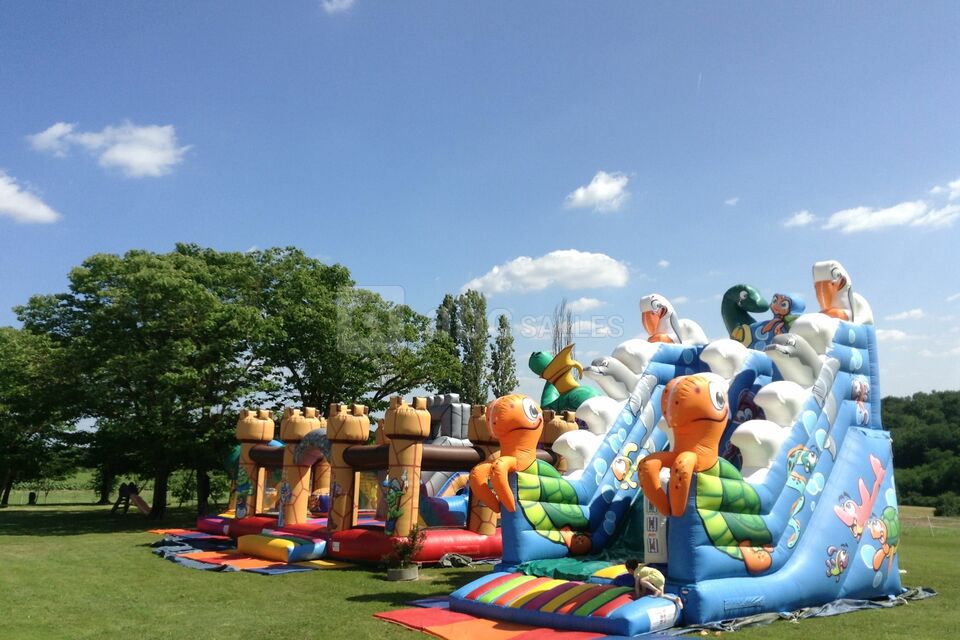 Jeux gonflables au parc