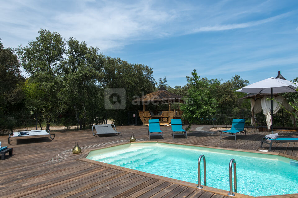 Piscine et terrasse