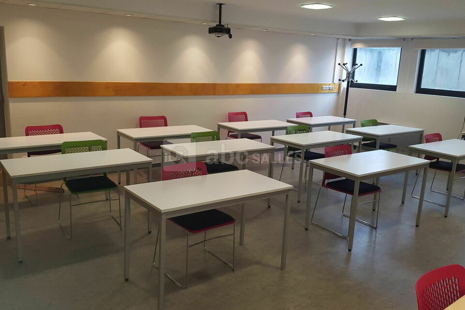 SALLE REMBRANDT EN CLASSE 12 PERSONNES