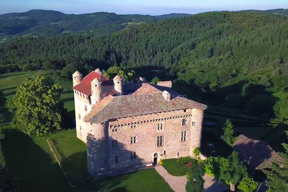 Le Château de Maisonseule et son parc privé de 97 hectares