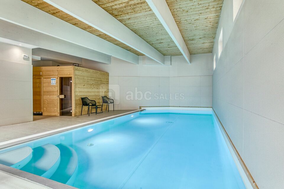 Piscine intérieure et sauna