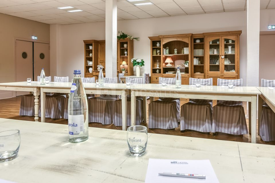 Salle de réunion en U
