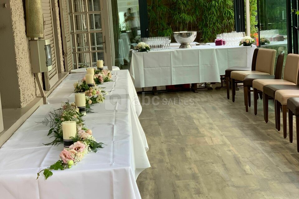Notre véranda joliment décorée pour un mariage