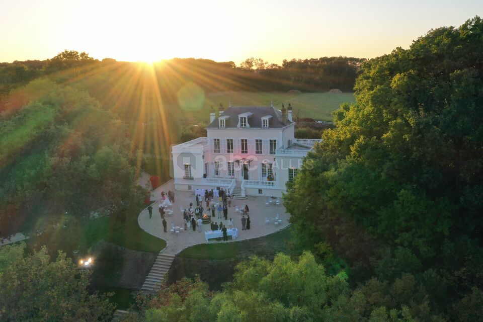 COCKTAIL DEVANT LA MAISON DE MAITRE