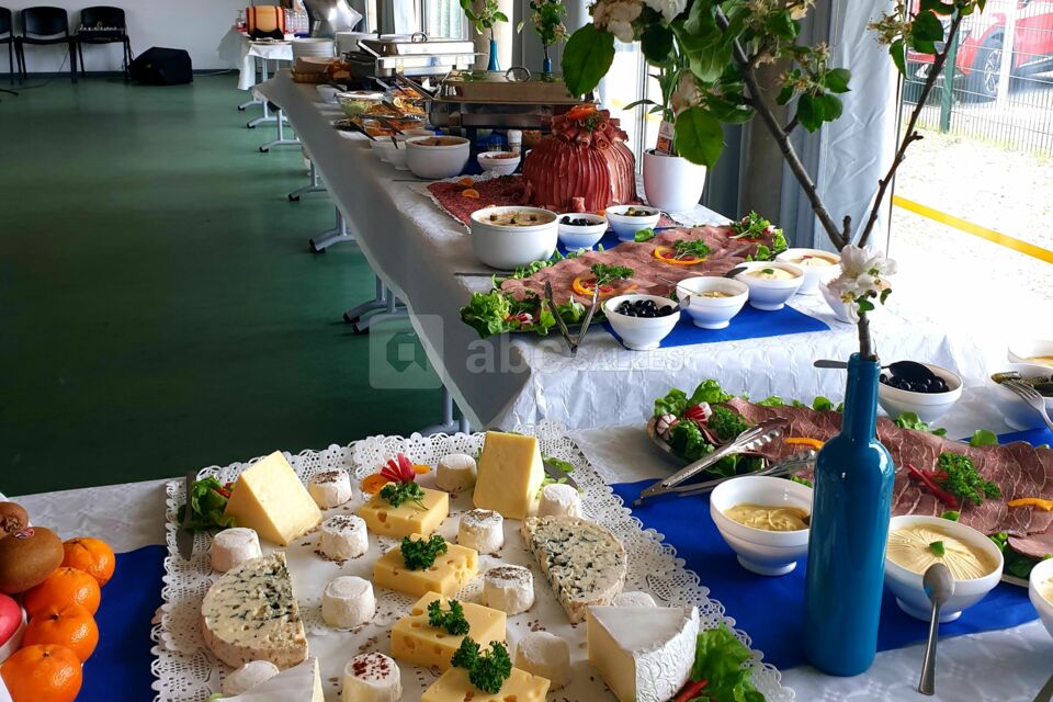 Le buffet servi dans la Jasse