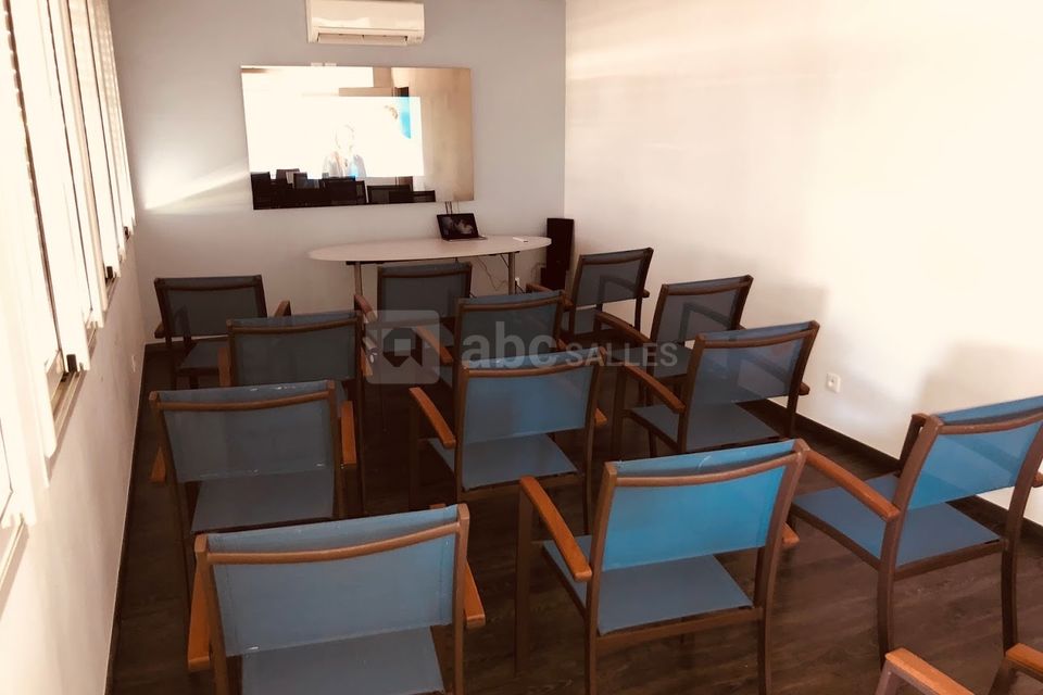 Salle de réunion équipée