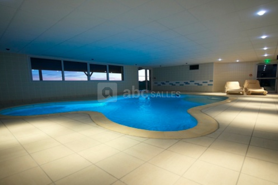 Piscine intérieure
