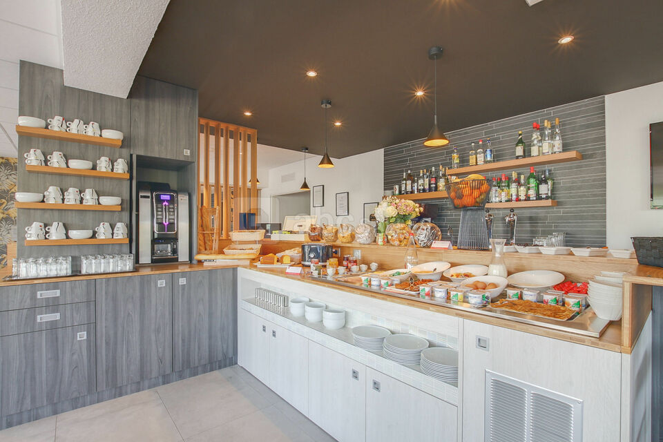 Salle de petit déjeuner et restaurant