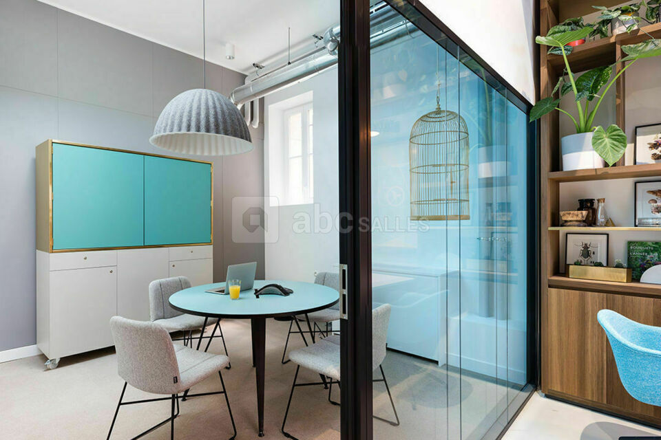 Deskopolitan Voltaire