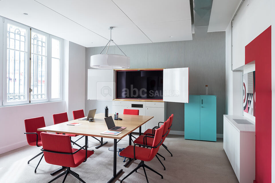 Deskopolitan Voltaire