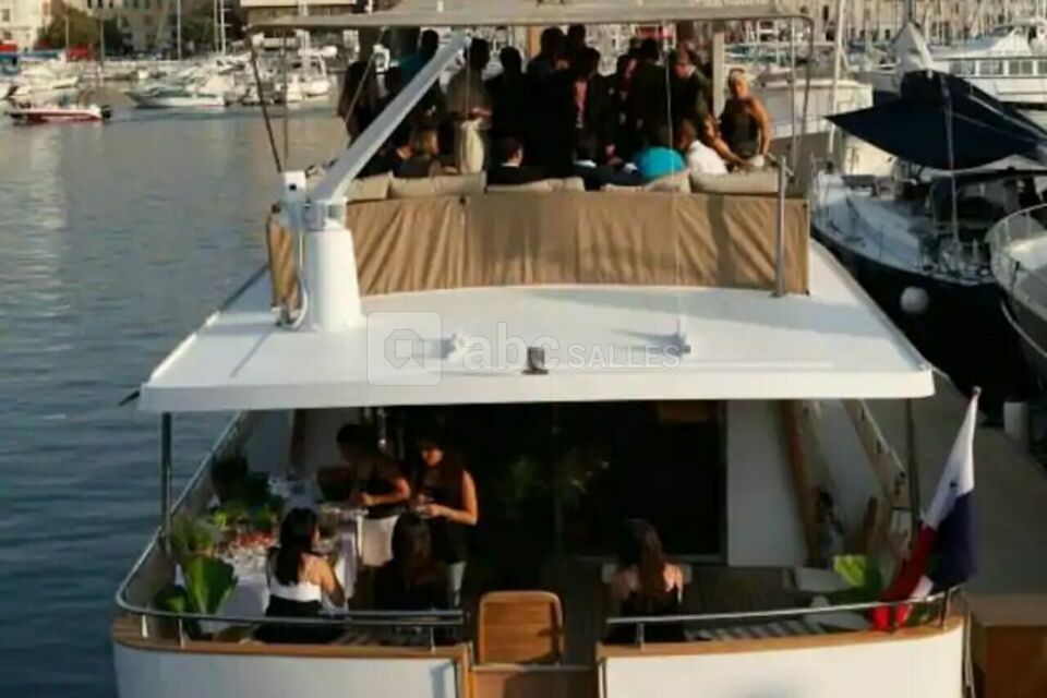 Yacht Cyos