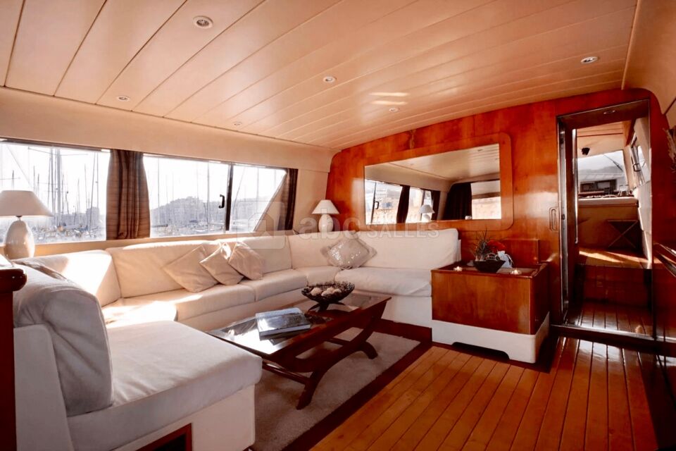 Yacht Cyos