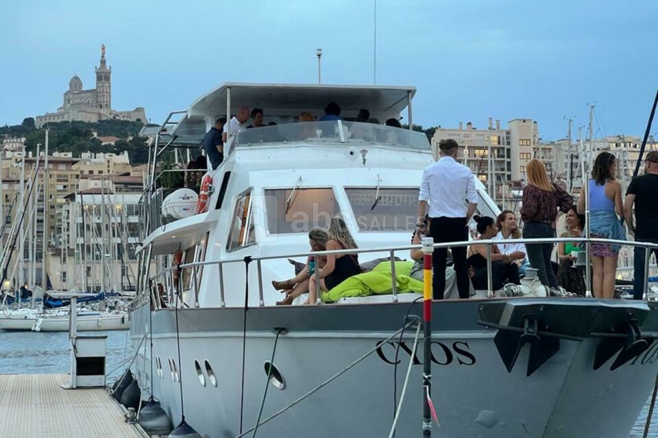 Yacht Cyos
