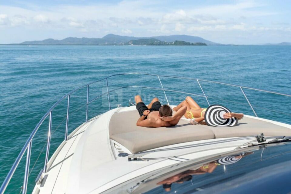 Yacht Cyos