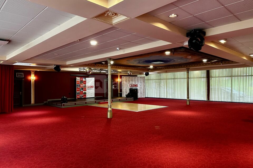 Salle adaptable aux évènements avec ou sans piste de danse