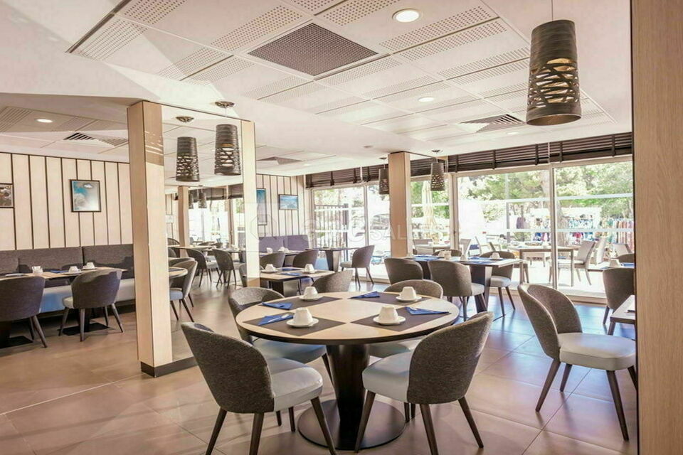 Hôtel Opéralia Les Pins