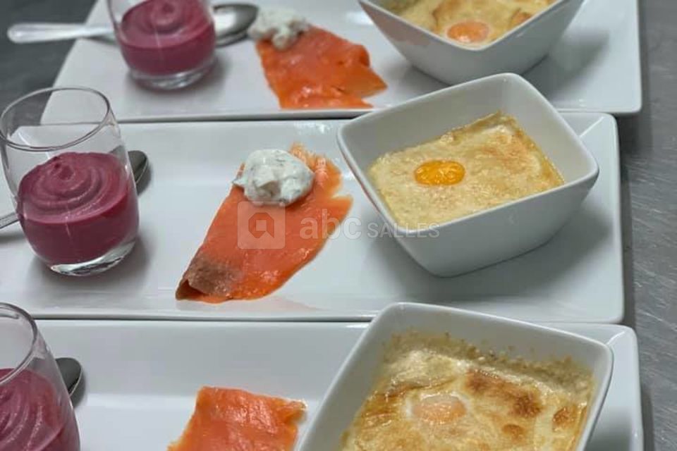 Trio gourmand Oeuf cocotte au foie gras ,Truite tzatziki ,mousseline de betterave