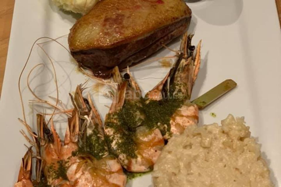 Terre et mer Brochette de gambas, filet de canette