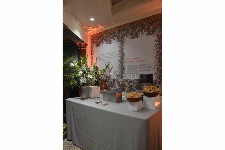 Buffet dans le jardin d'hiver