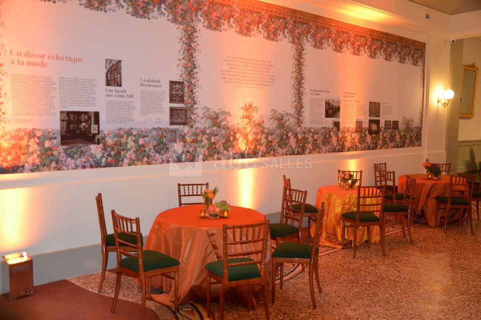 Dîner dans le jardin d'hiver