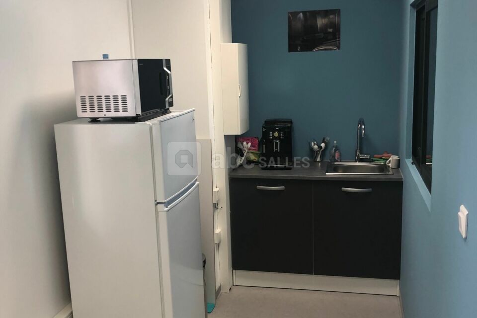 Kitchenette (restauration personnelle peut-être envisagée mais dans les espaces extérieurs)