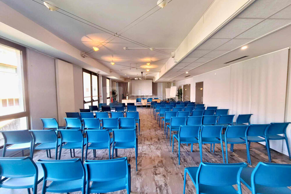Salle de conférence de 130m²