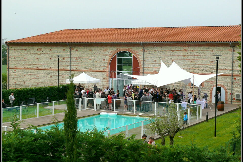 Terrasse couverte et piscine