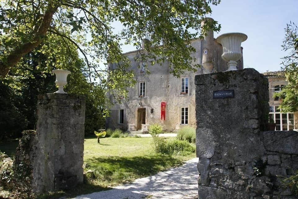 Chateau de fajac la saelve , hébergements possible : 35 personnes