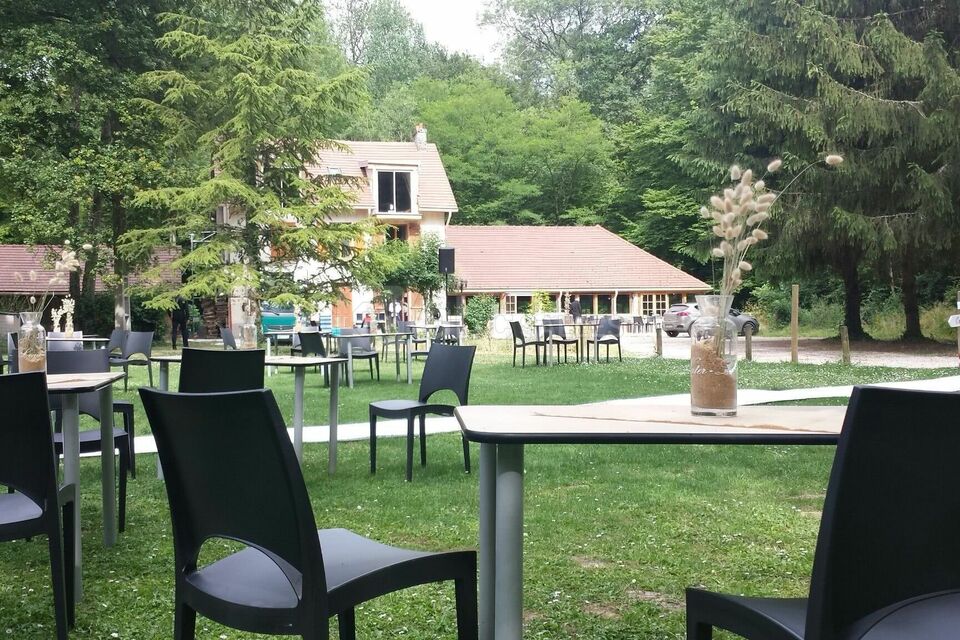 Repas dans le jardin