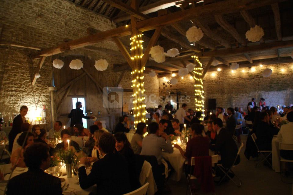 Interieur grange le soir